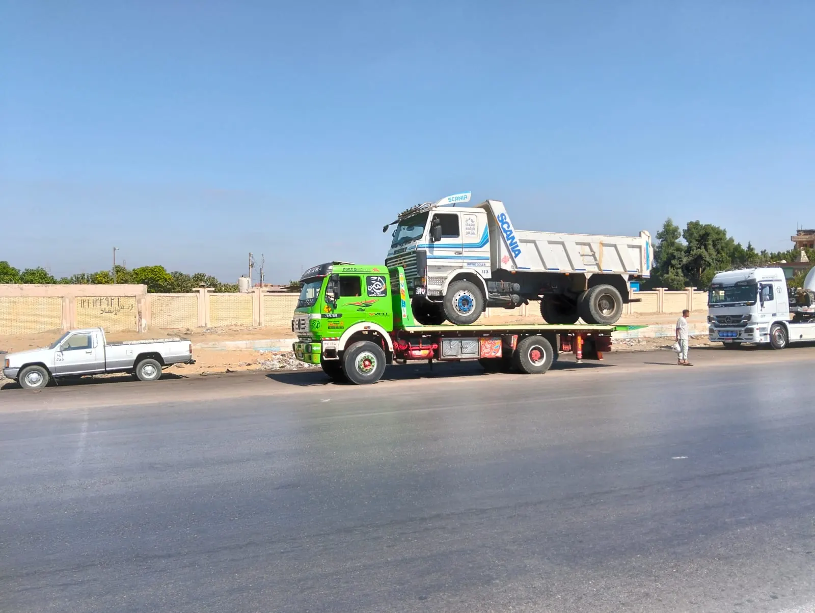ونش انقاذ العاشر من رمضان ينقل سيارة قلاب نقل ثقيل